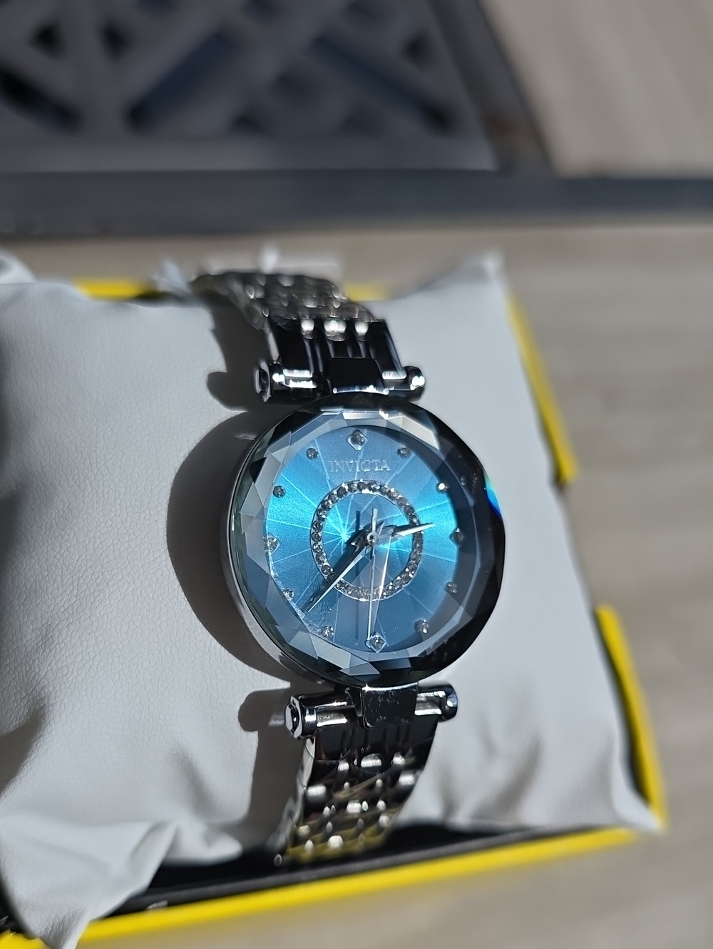 537.  Invicta Celestial 70404 women's quartz wristwatch 30mm Silver/blue